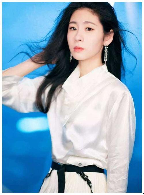 邓紫棋张碧晨最新爆料,揭秘幕后故事与情感纠葛 第3张 邓紫棋张碧晨最新爆料,揭秘幕后故事与情感纠葛 第3张